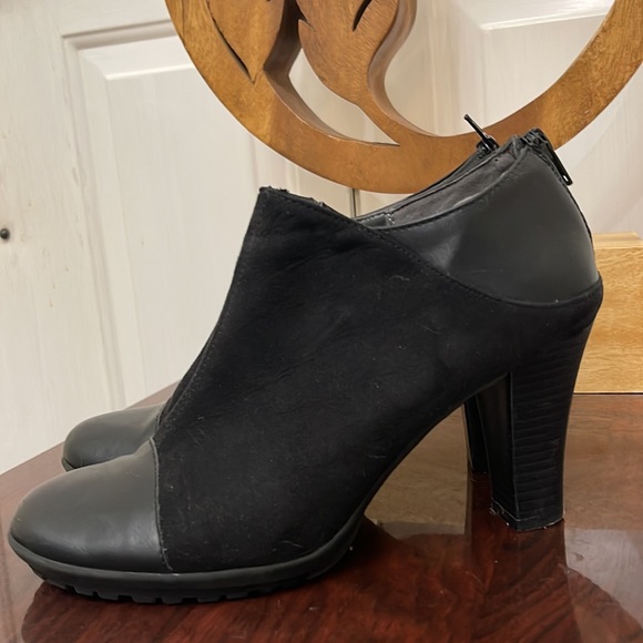 AEROSOLES Faux Leather & Suede Zippered Back Booties - 9 (US) black - Picture 2 of 8